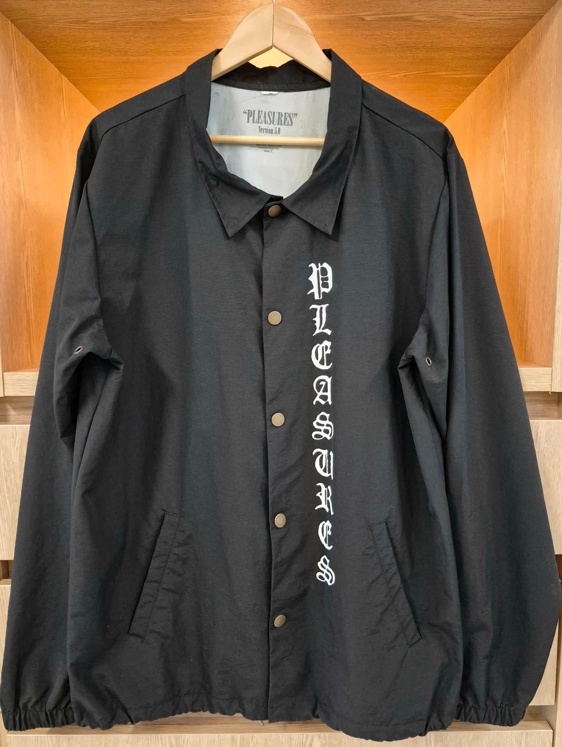 PLEASURES Nylon Coach Jacket
[L] 상품이미지1