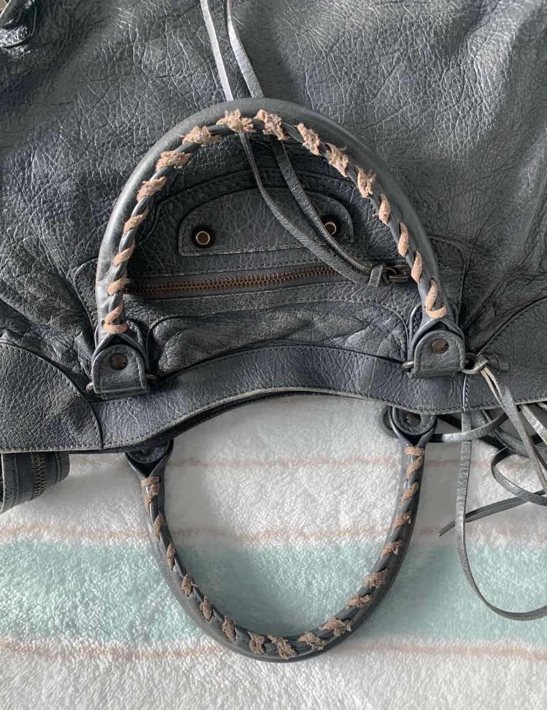 발렌시아가 클래식 시티 벨로백 볼케닉 락 상품이미지8