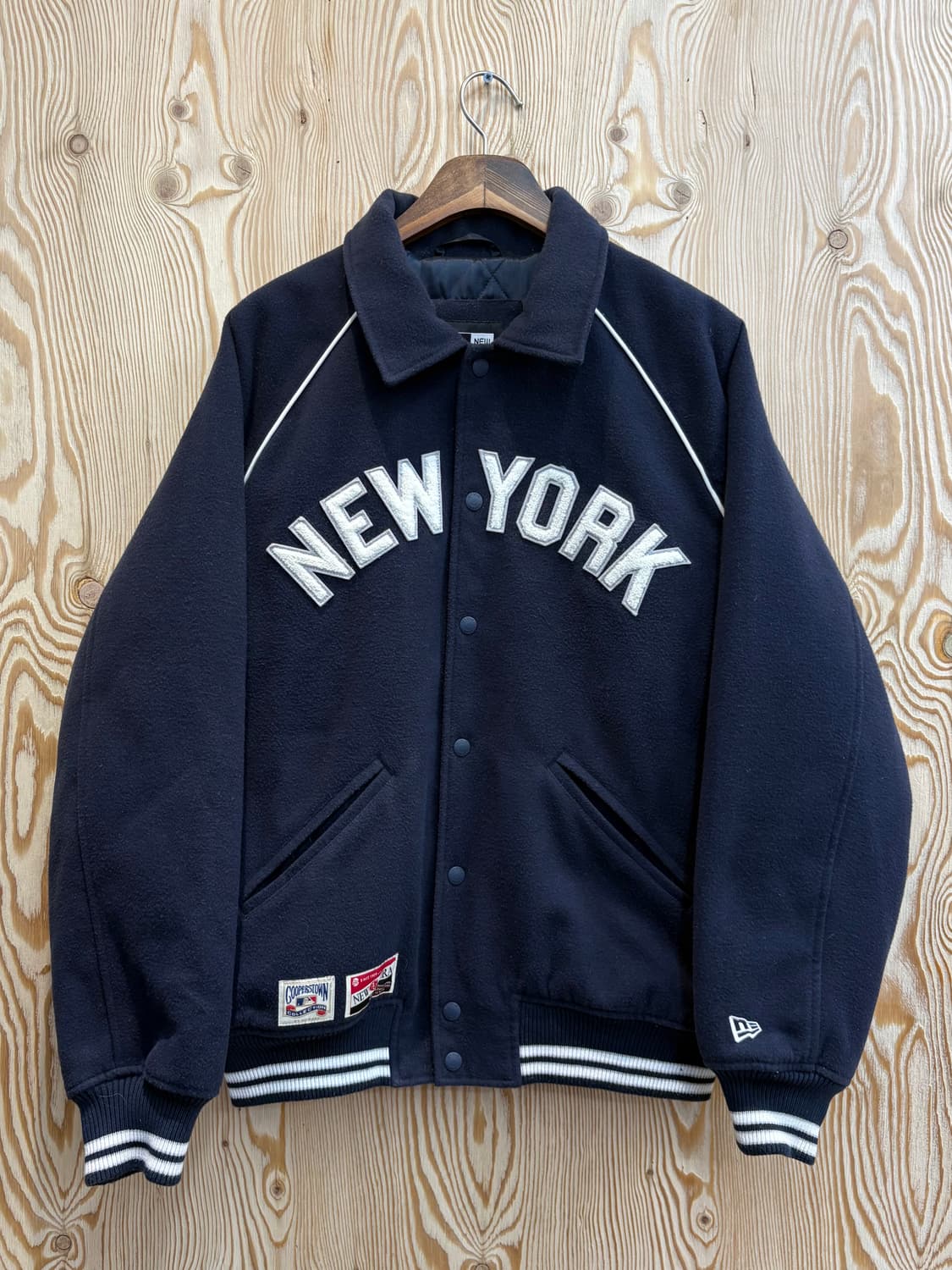 뉴에라 패치 울 봄버 자켓 상품이미지1