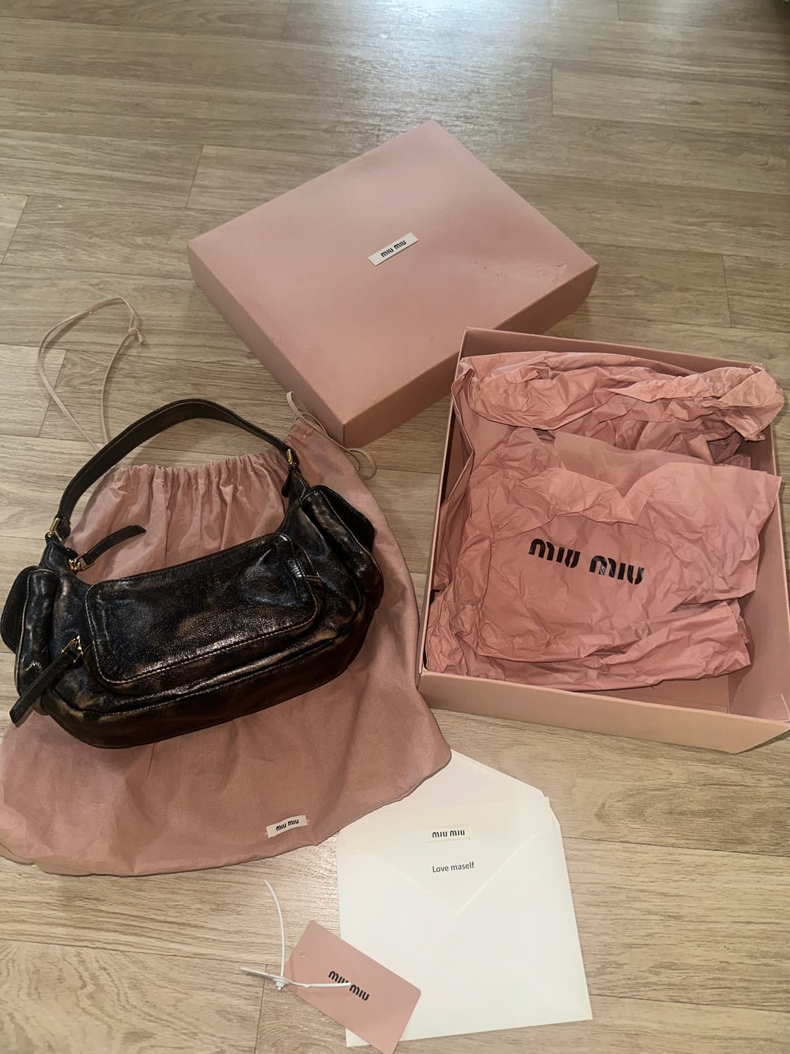 미우미우 나파가죽 포켓호보백 상품이미지5