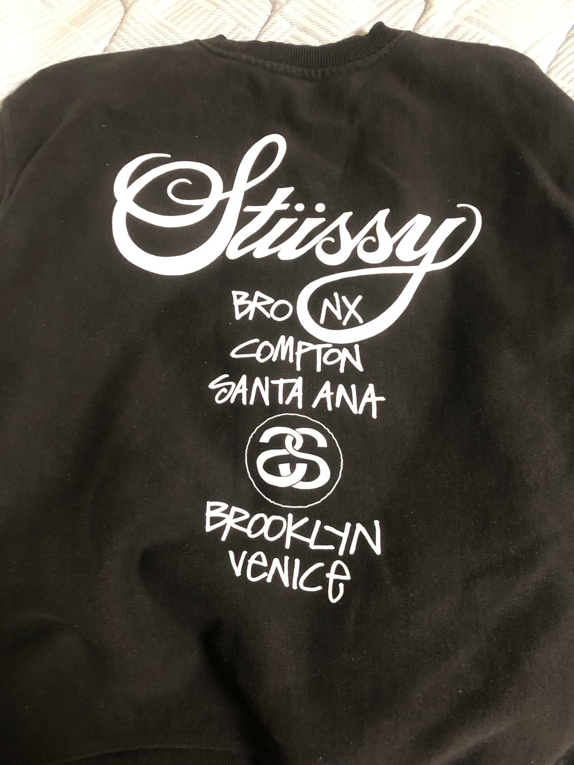 스투시 월드투어 맨투맨 2023 상품이미지3