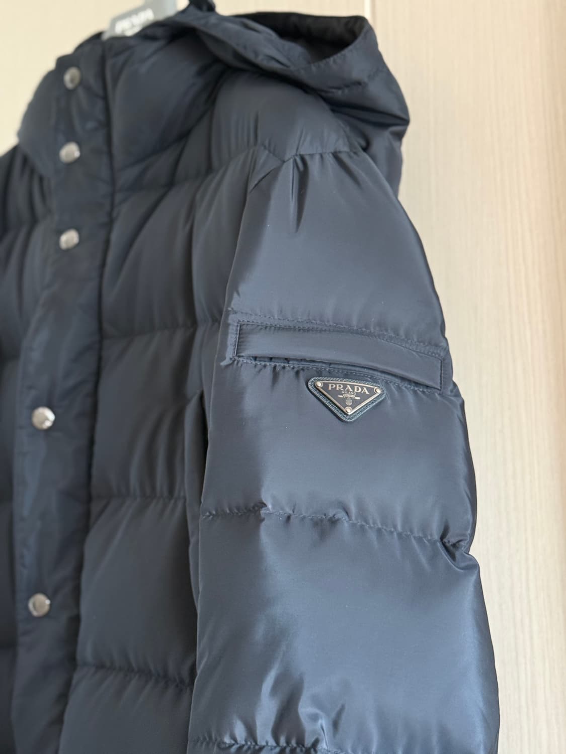 프라다 남자 패딩 52사이즈 네이비 상품이미지3