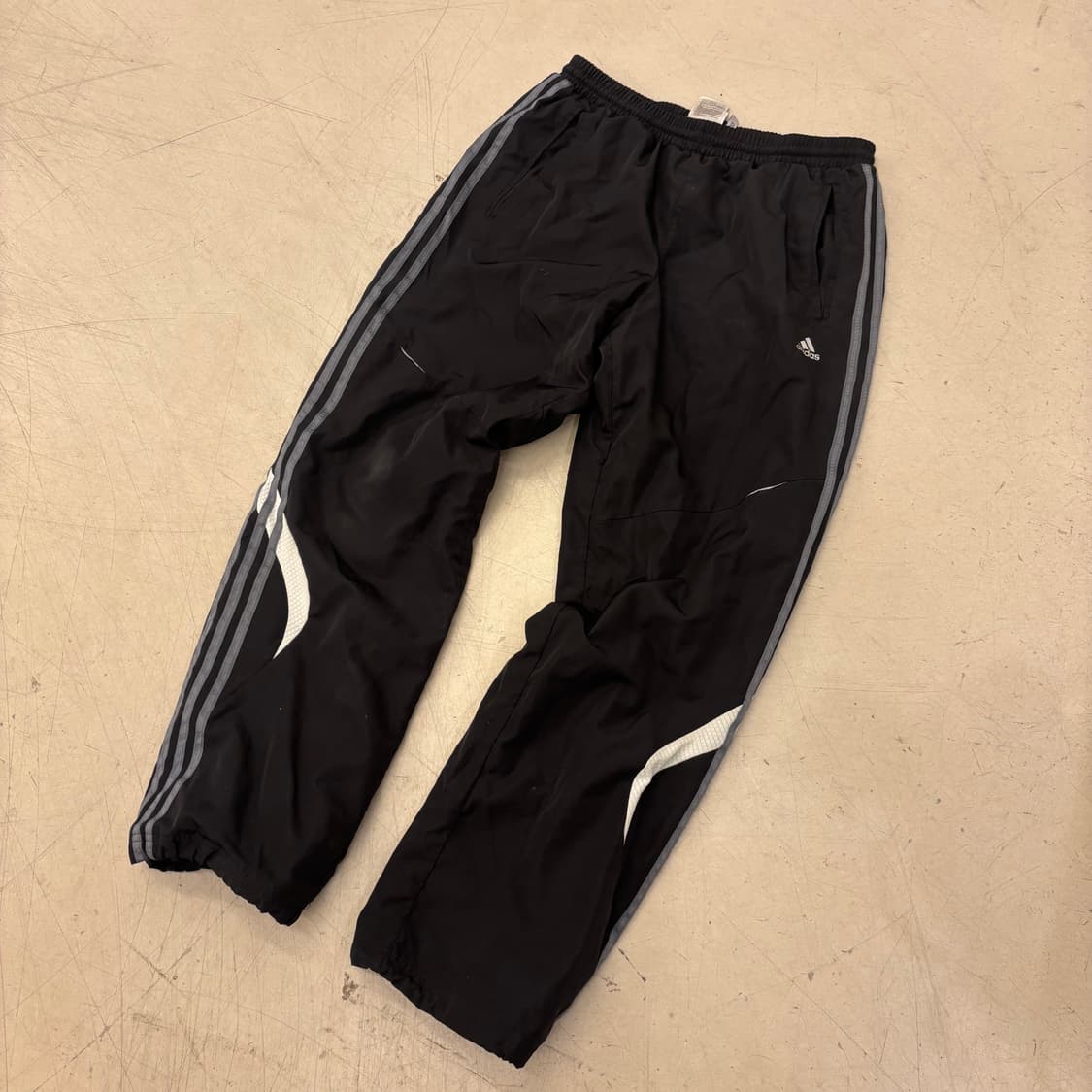 아디다스 삼선 스몰로고 트레이닝 팬츠 상품이미지1
