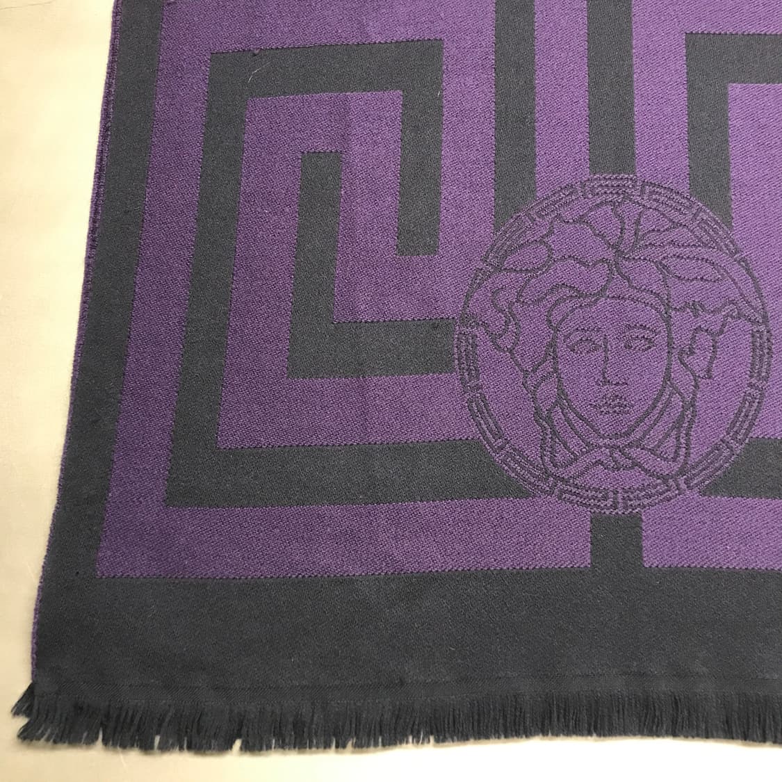 베르사체 메두사 머플러 퍼플 상품이미지6