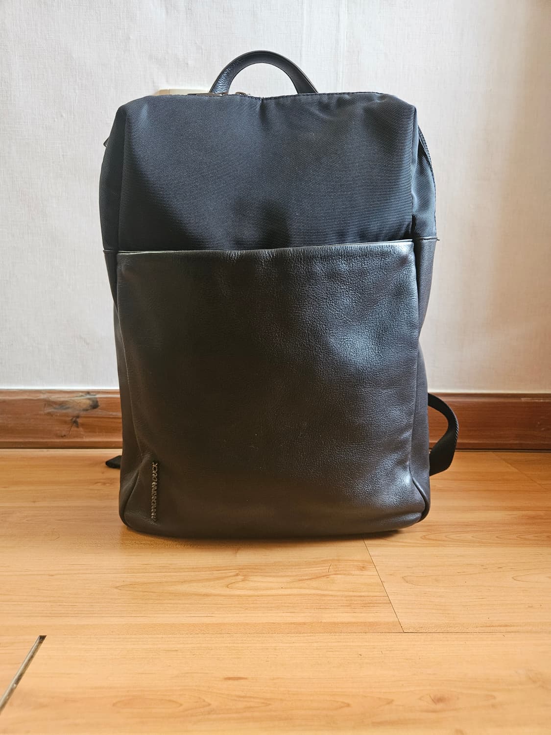 만다리나덕 블랙 백팩 가방( 가죽+페브릭) 상품이미지1
