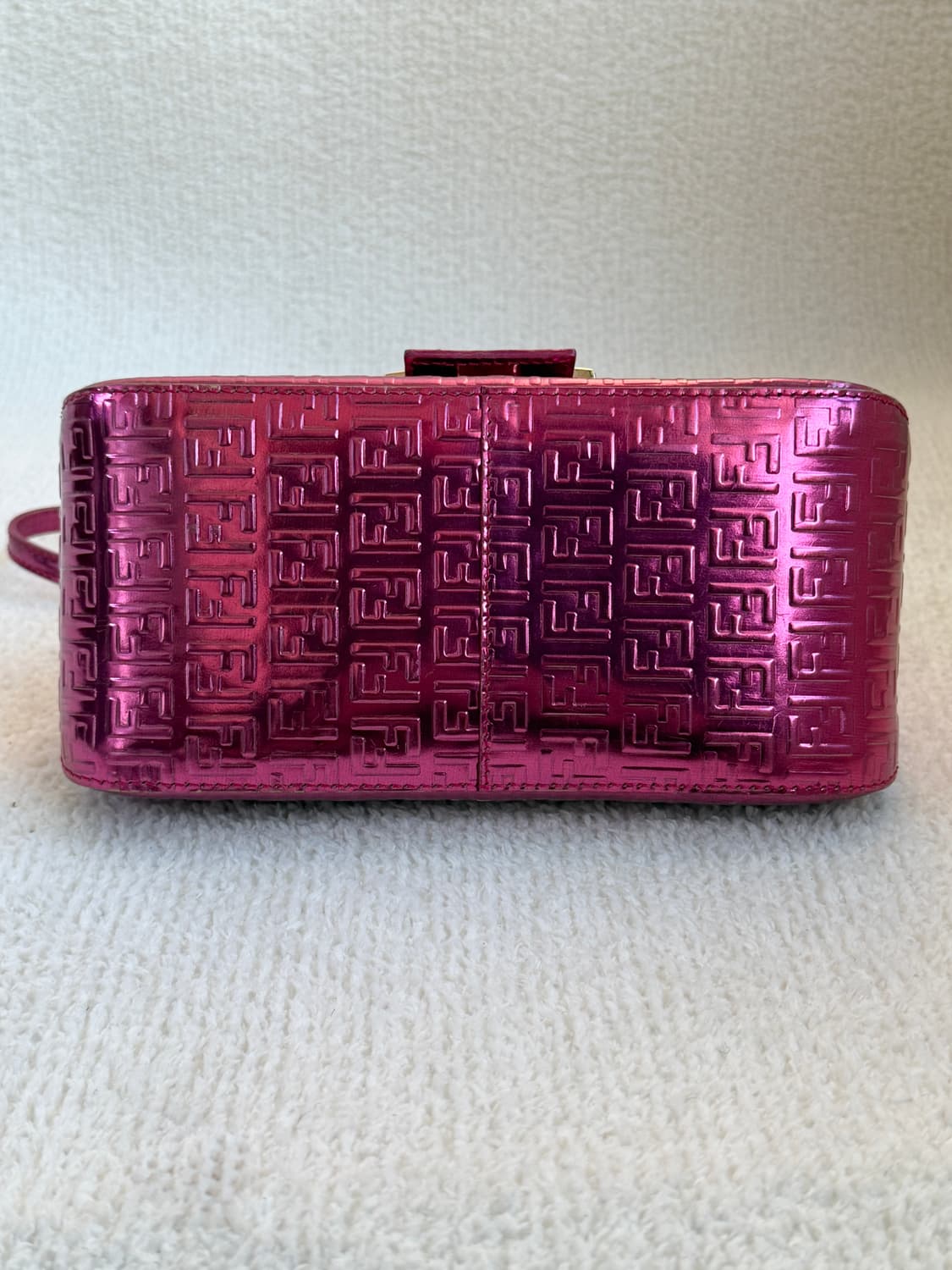 [정품+매우희귀] 펜디 핑크 메탈릭 주키노 바게트백 상품이미지3