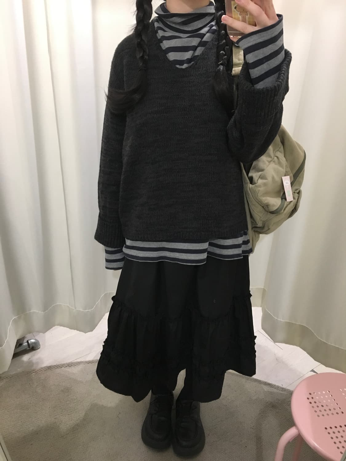 챠콜 보카시 브이넥 니트 상품이미지2