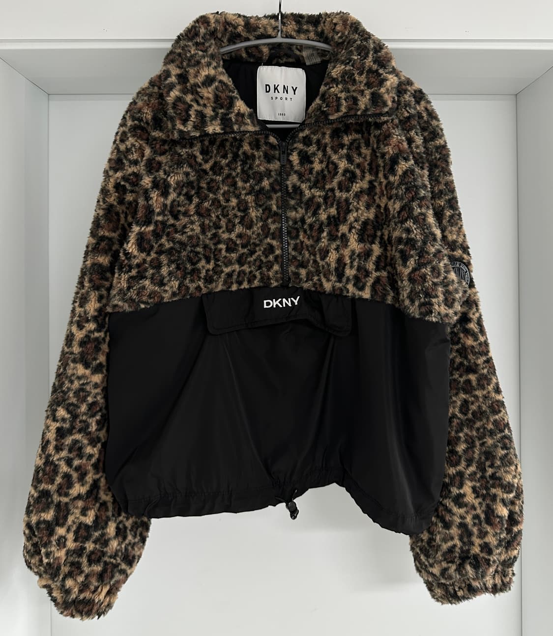 [DKNY] 여성 레오파드 하프집업 상품이미지2