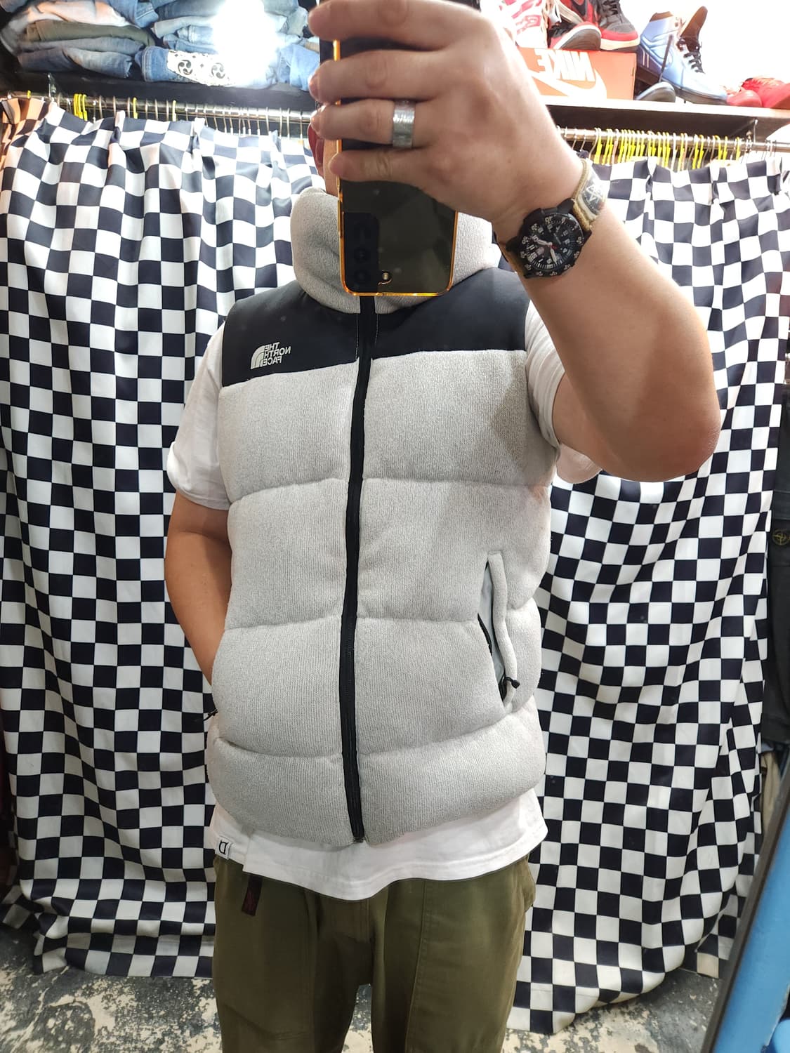 노스페이스 블룸 구스 패딩조끼

 상품이미지8