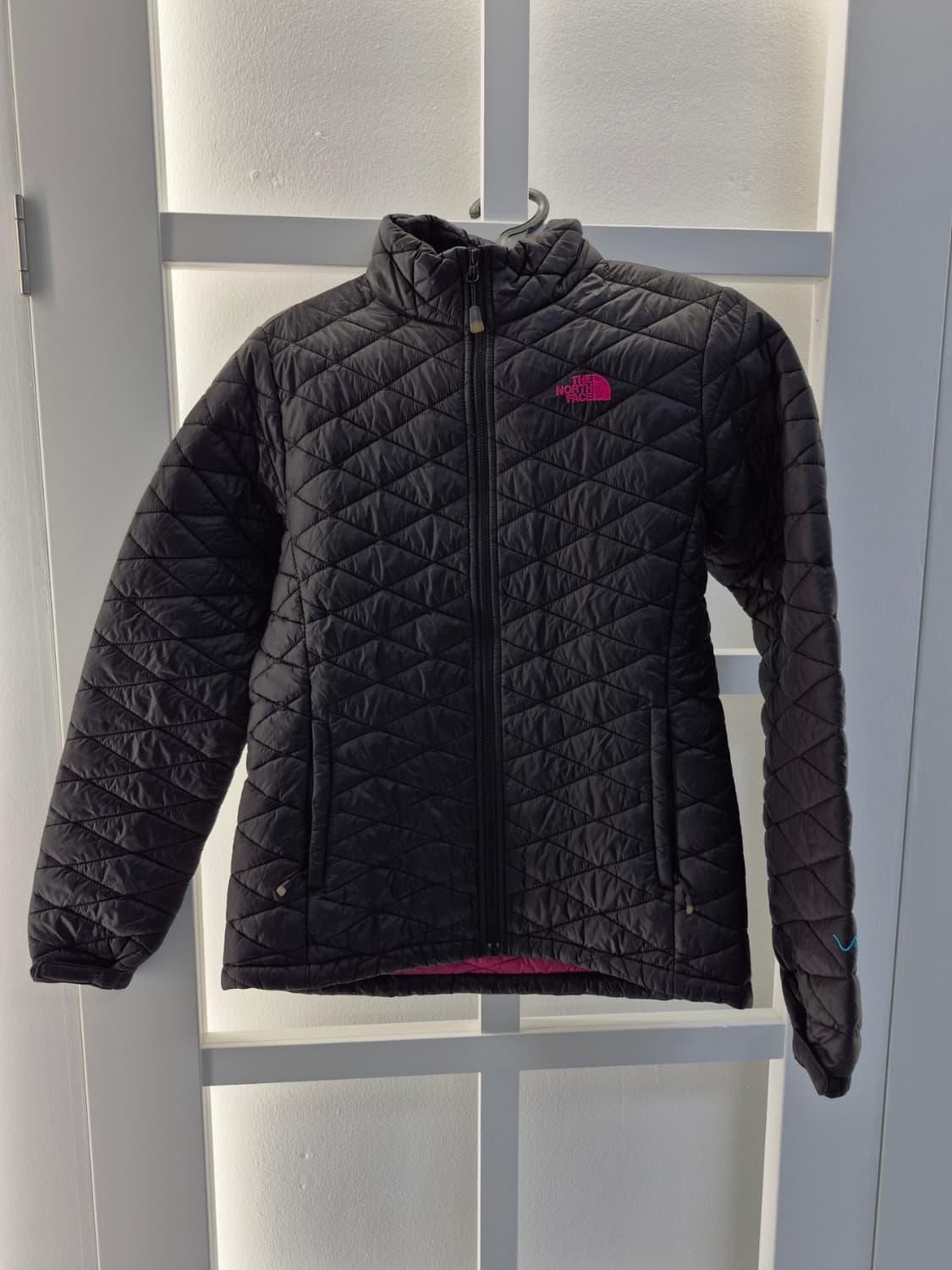 노스페이스 정품 여성 경량패딩 90사이즈 팝니다
 상품이미지1