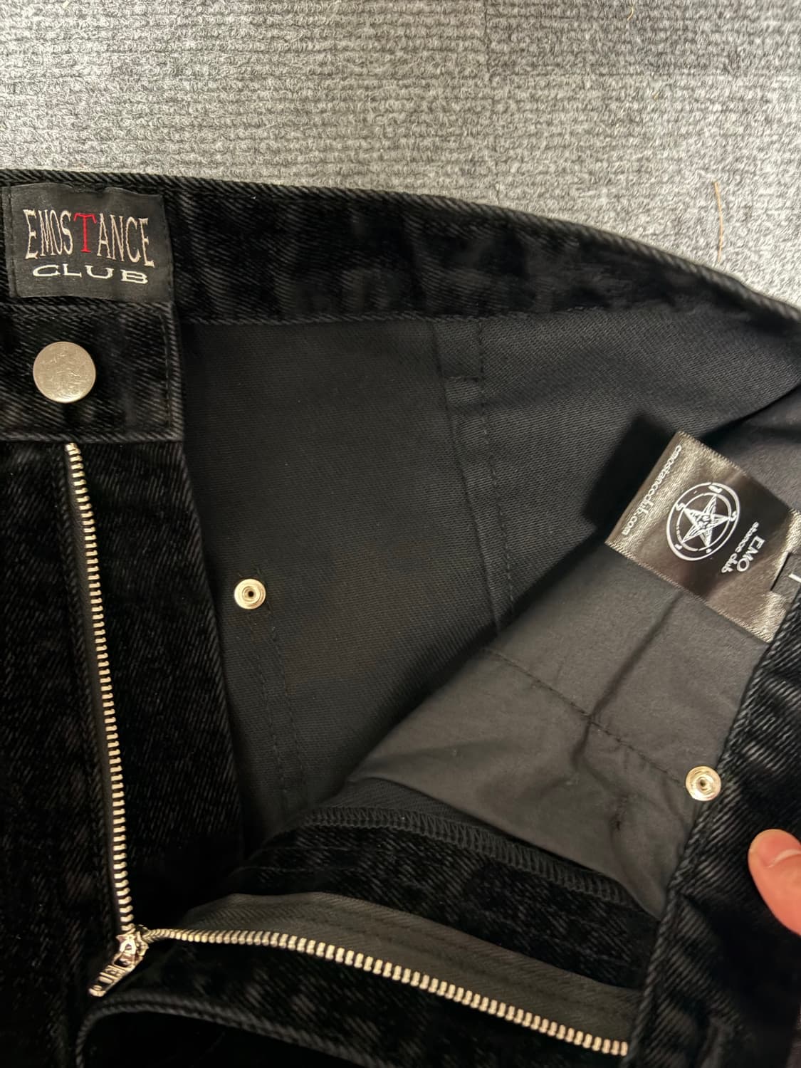 에모스탠스클럽 벨벳 레더 카펜터 진 상품이미지2