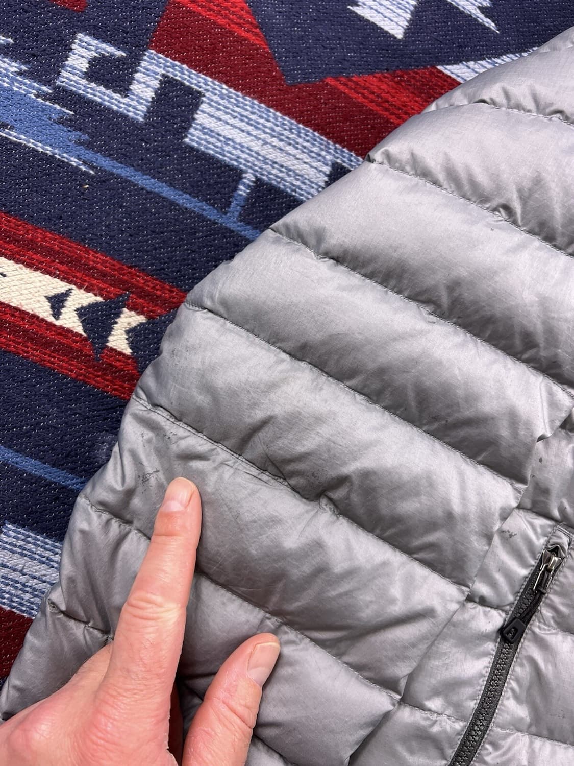 파타고니아 멘즈 후디 경량패딩 그레이 상품이미지9