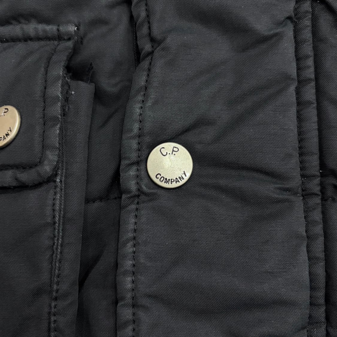 cp컴퍼니 씨피컴퍼니 누빔 바람막이 자켓 100 L 쯤 경량 패딩 스타일 상품이미지4