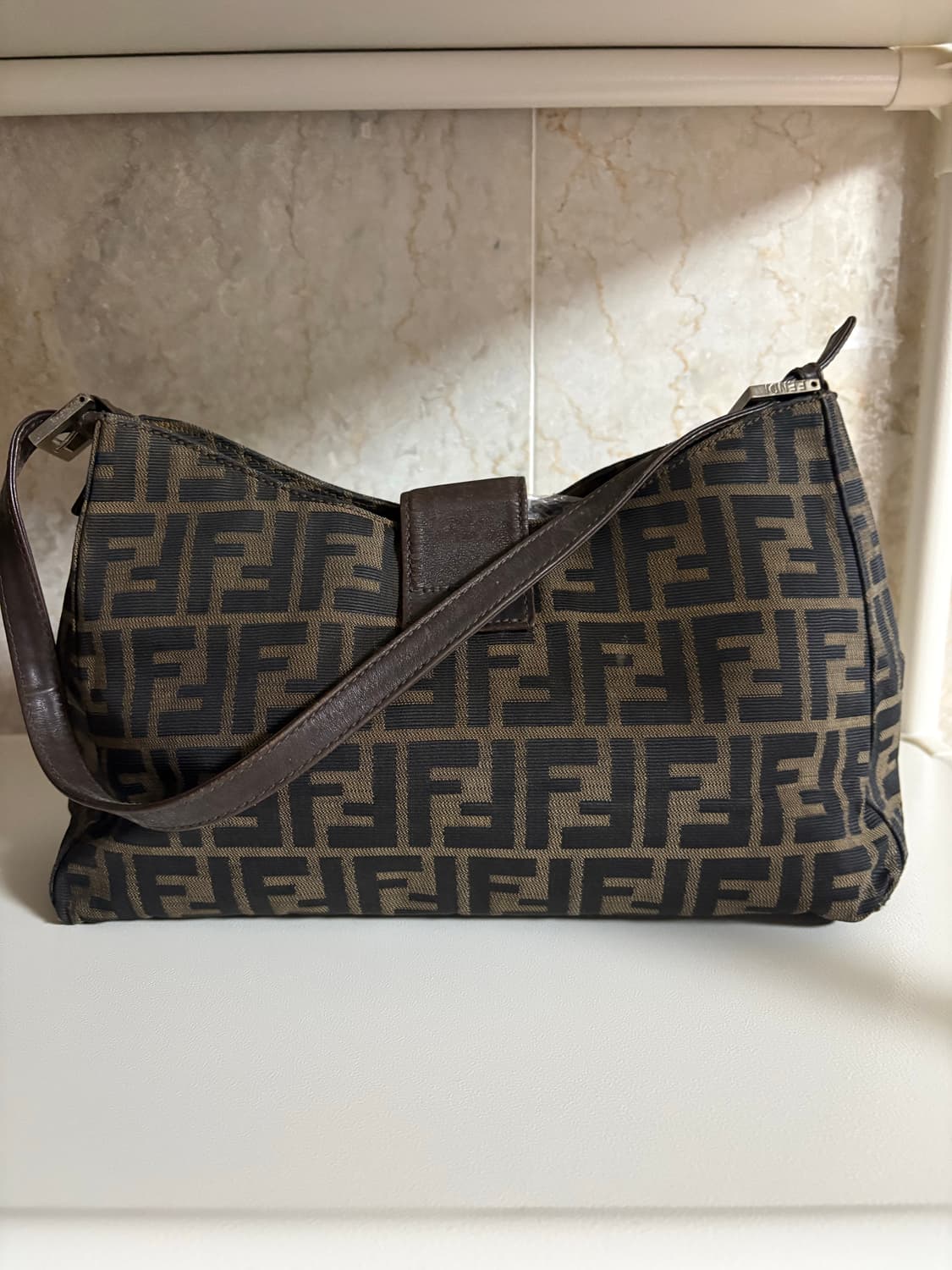 펜디 빅주카 숄더백 상품이미지2