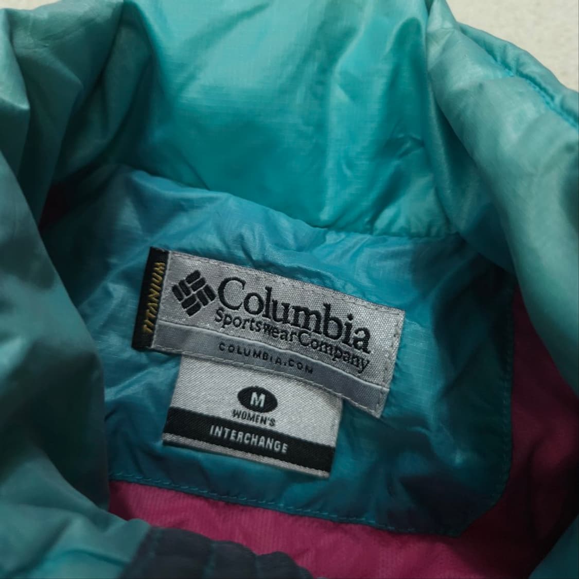 컬럼비아 라이트 다운 곱창 패딩 M 상품이미지7