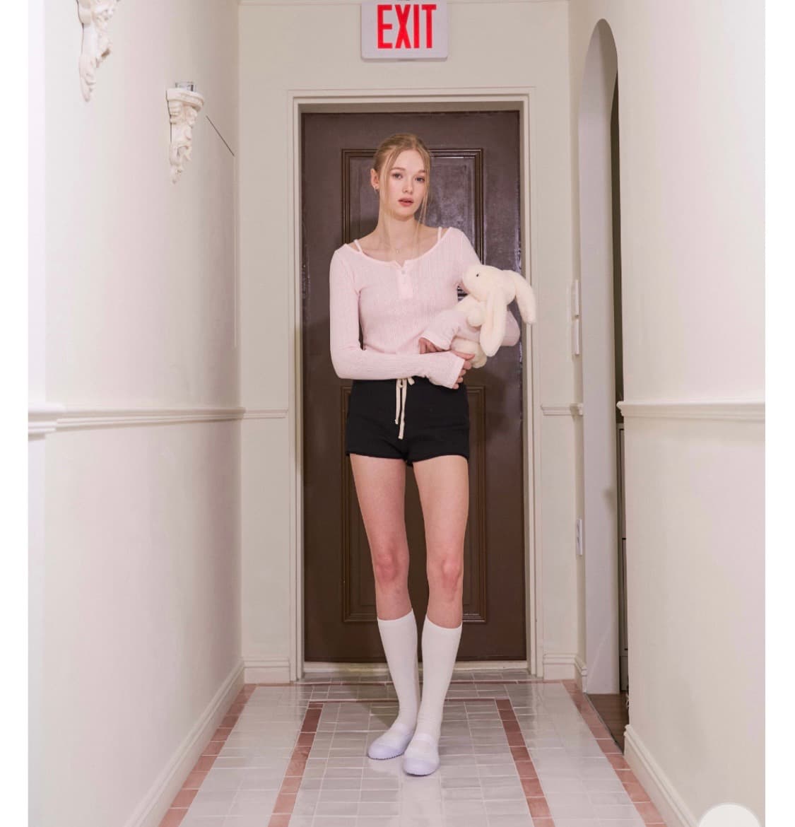 새상품) 서울리 MELROSE 3BUTTON SLIT TOP 멜로즈 탑 상품이미지3
