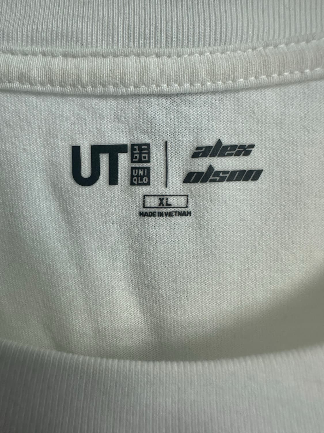 유니클로 UT 알렉스 올슨 스케이터 컬렉션 그래픽 롱슬리브 상품이미지3