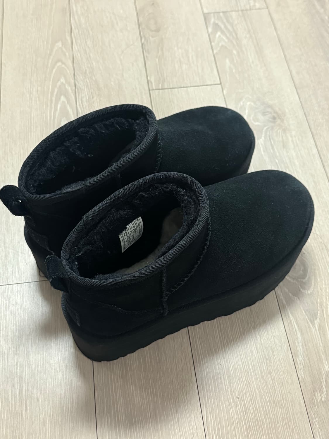 어그 UGG 클래식 울트라 미니 플랫폼 부츠 (블랙_US 7 W_240- 상품이미지3