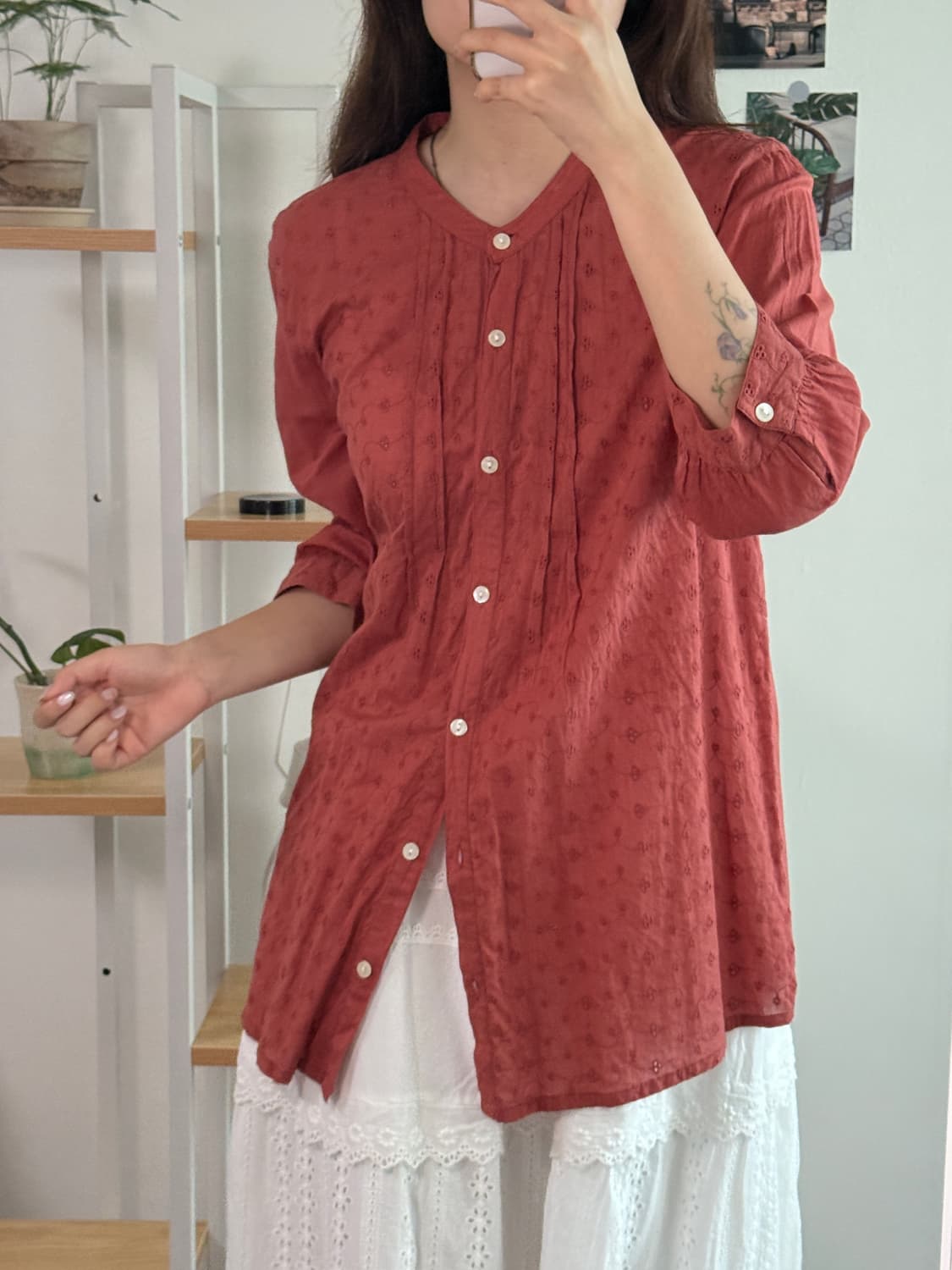 Dry rose 레드 펀칭 블라우스 상품이미지2