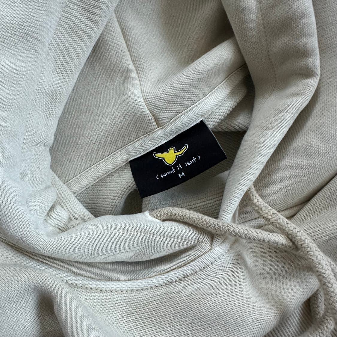 와릿이즌 what is isnt 베이지 후드티 상품이미지3