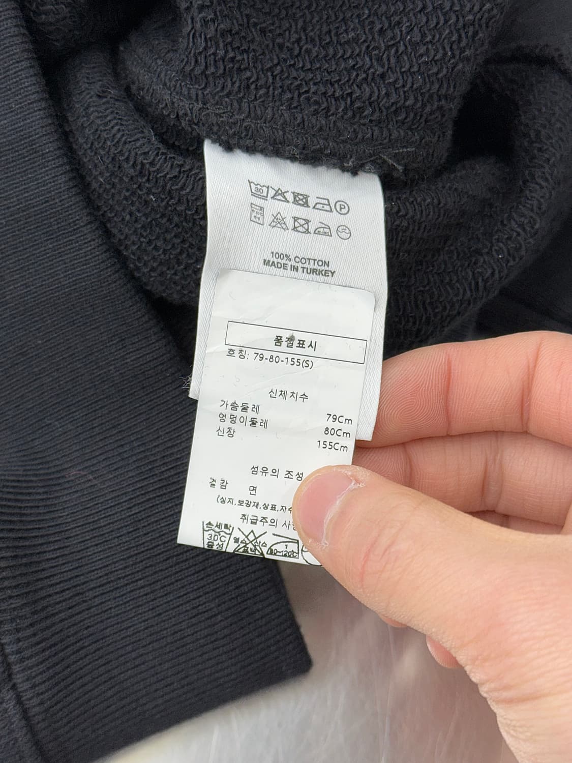 드리스반노튼 숄더패치 블랙 스웨트 셔츠 상품이미지8