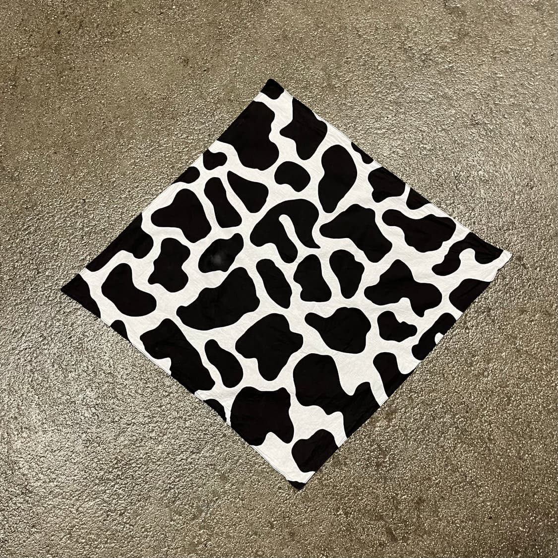 빈티지 카우 프린트 반다나 상품이미지1