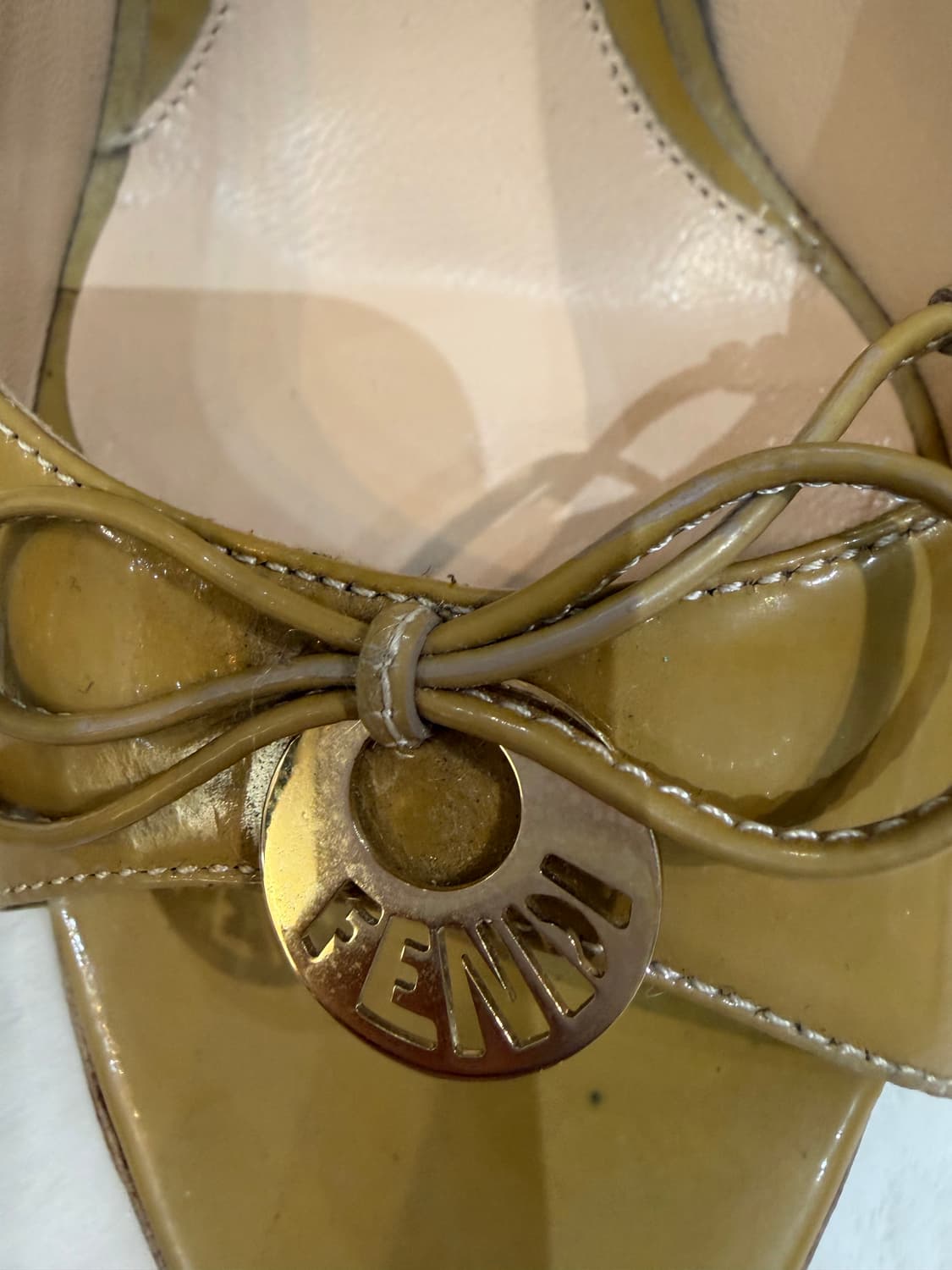 펜디 로고 펌프스 카키 머스타드 상품이미지2