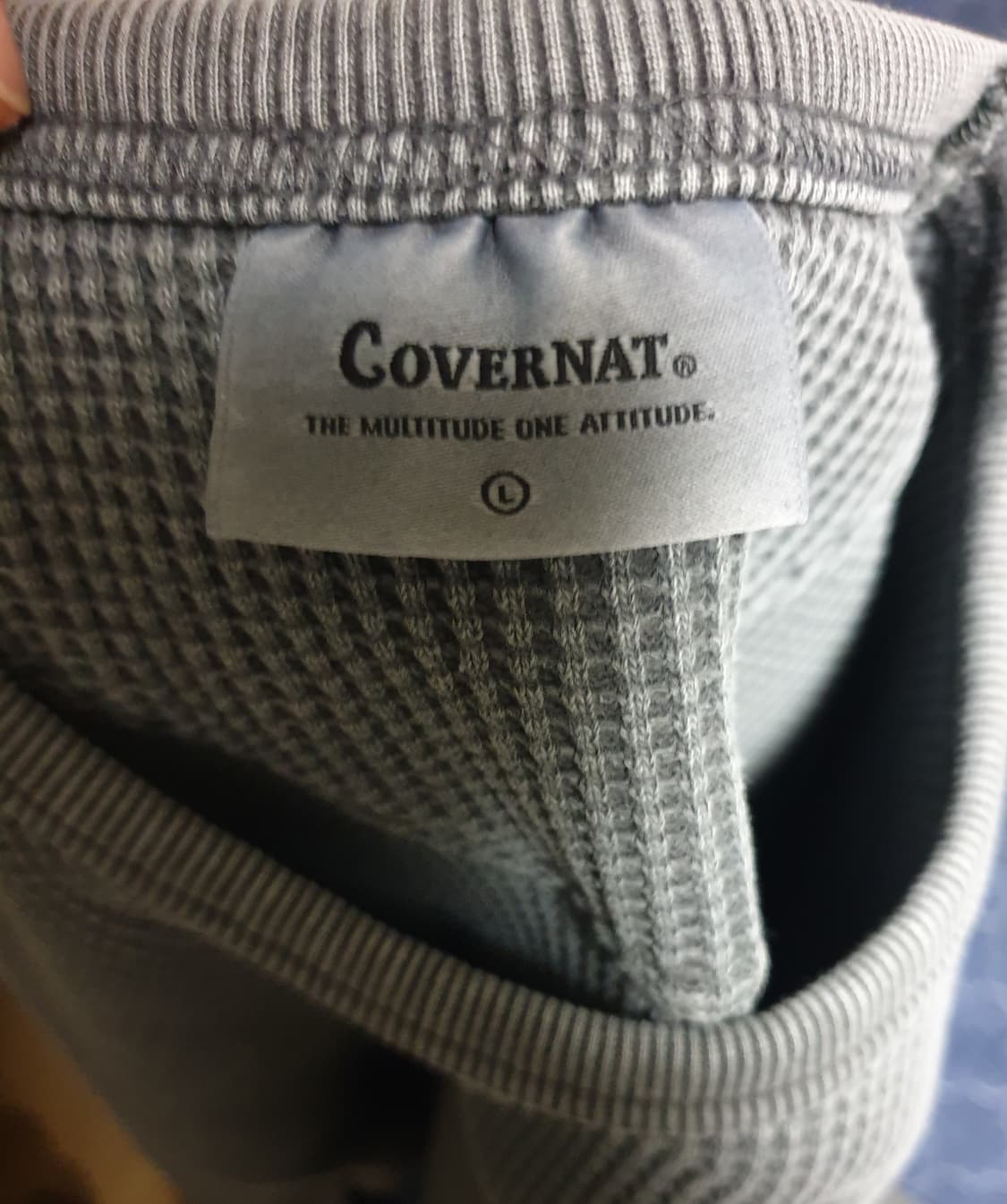 커버낫 피그먼트 와플 스티치 맨투맨 차콜 (L) 상품이미지3