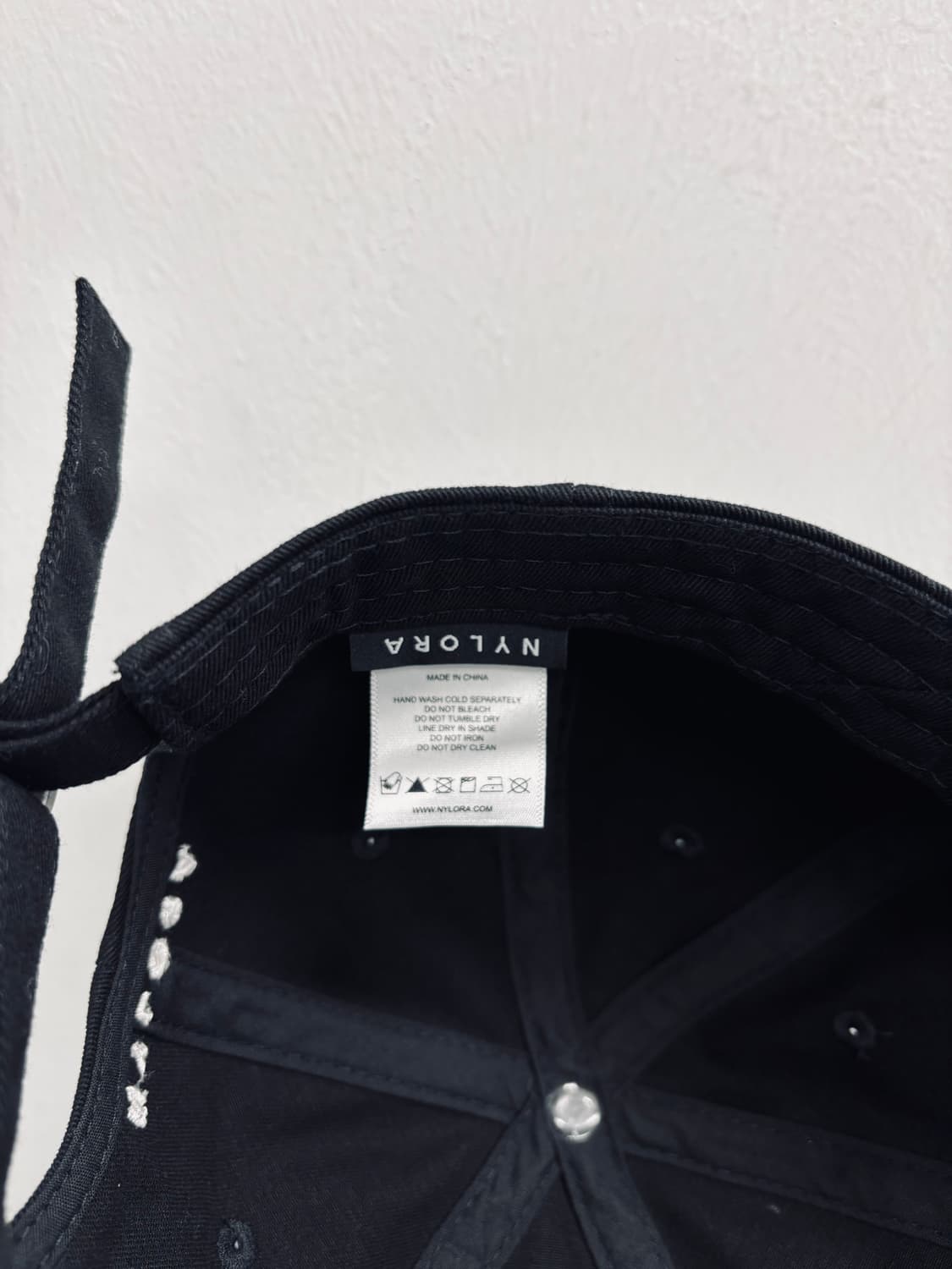 나일로라(NYLORA) 자수 볼캡 블랙 상품이미지2