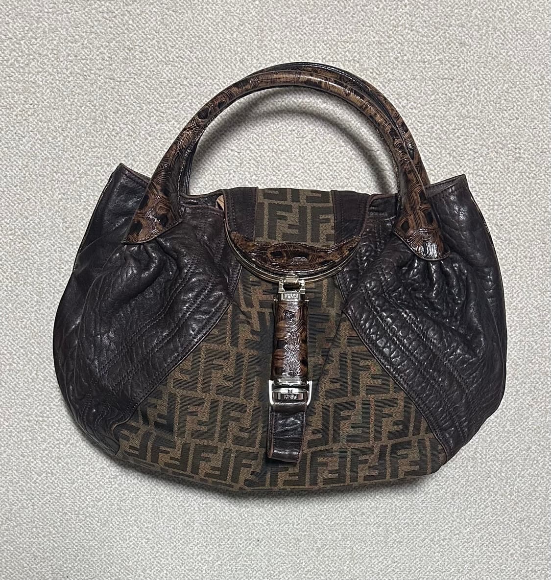 펜디 쥬카 토트백 상품이미지1