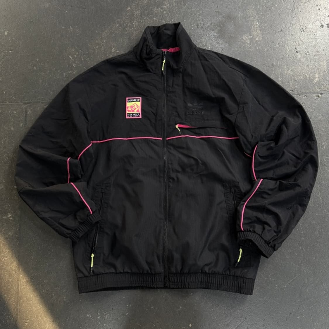100 아디다스 마운틴 트랙 바람막이 상품이미지1