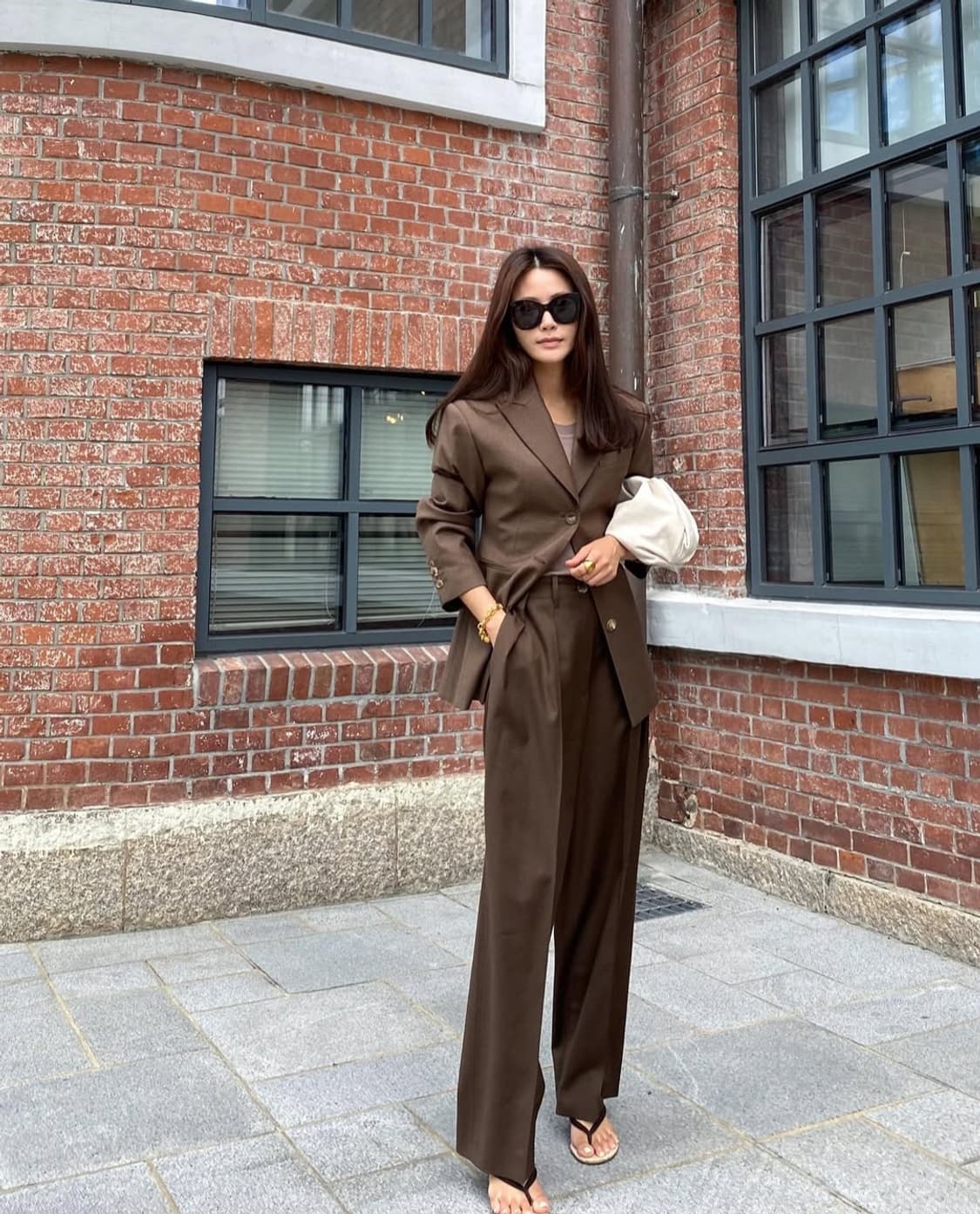 [엘보른] Button-detail Pleated Wool Slacks 상품이미지3