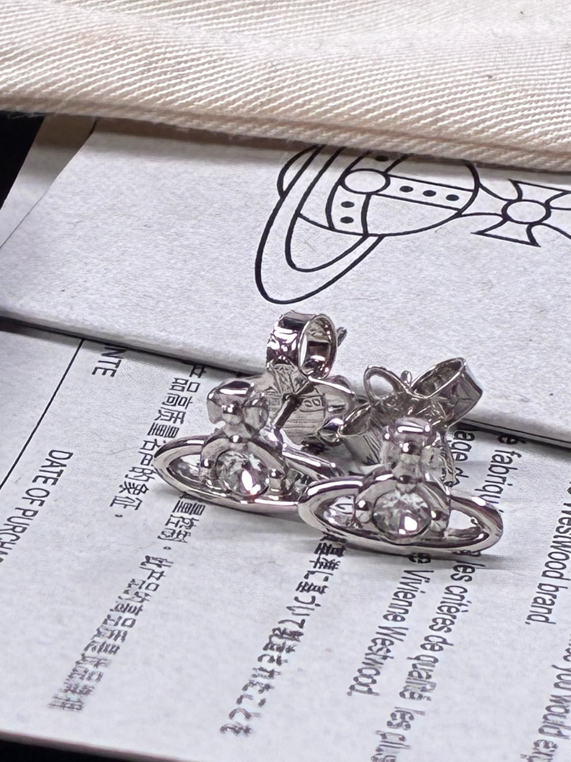 비비안 웨스트우드 나노 솔리테르 이어링 실버 상품이미지4