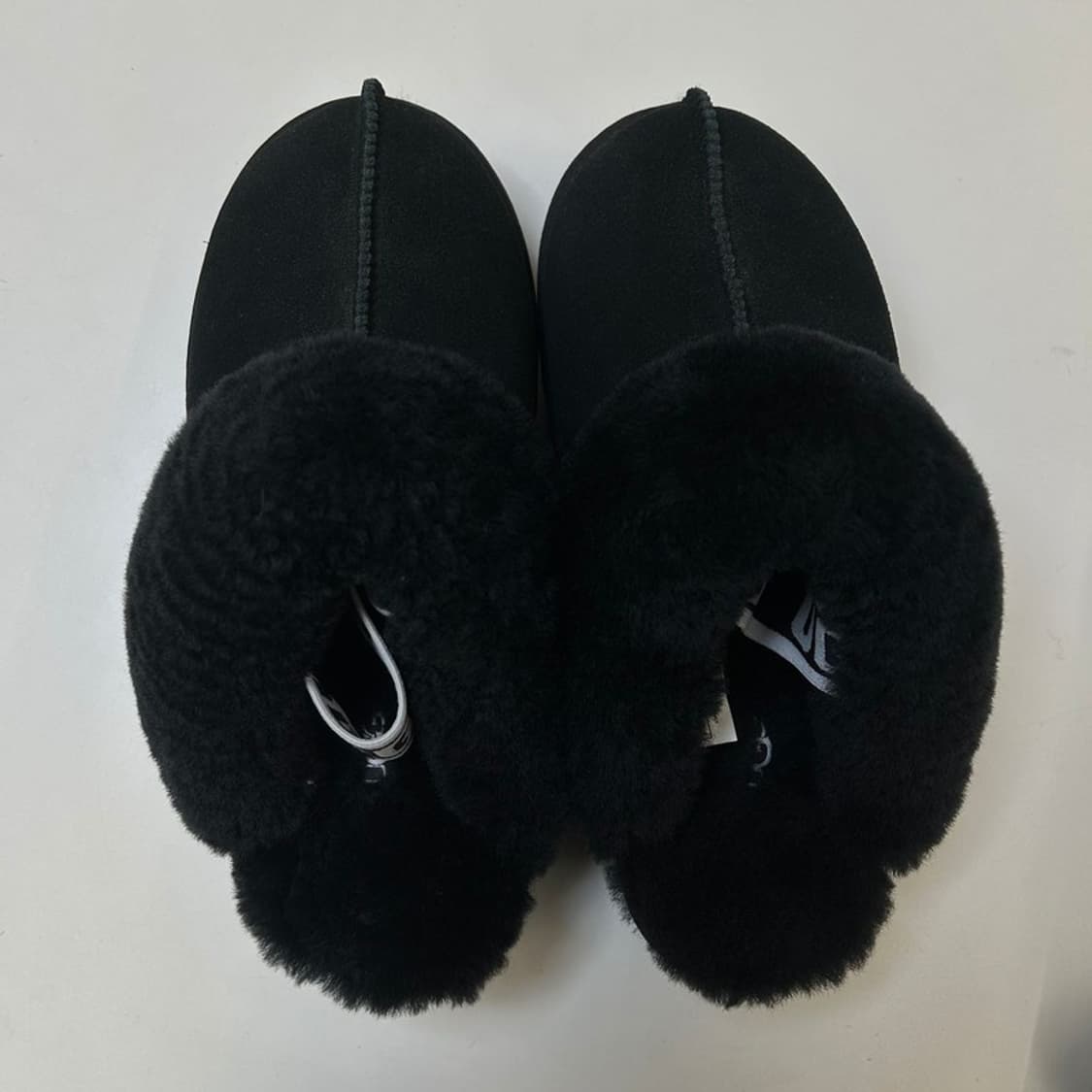 UGG 펀케트 플랫폼 슬리퍼 블랙 260 상품이미지5