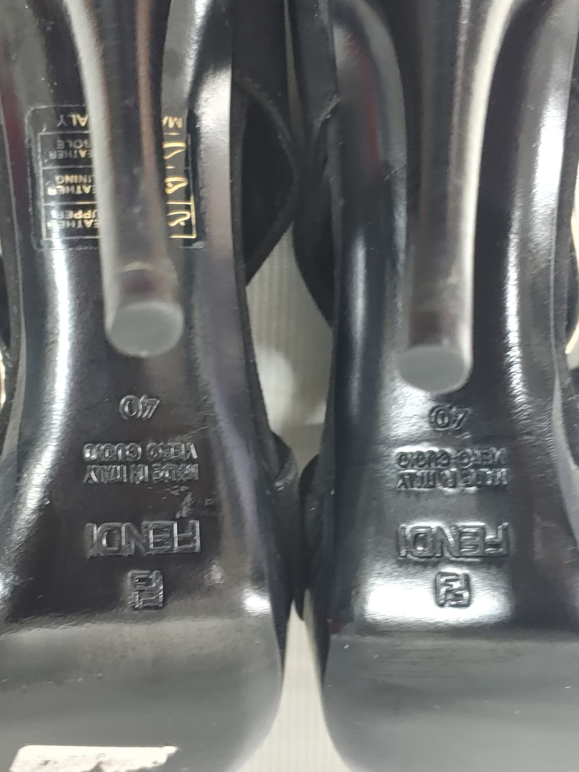 펜디 블랙/골드 오픈토 하이힐 샌들 EU40 상품이미지4