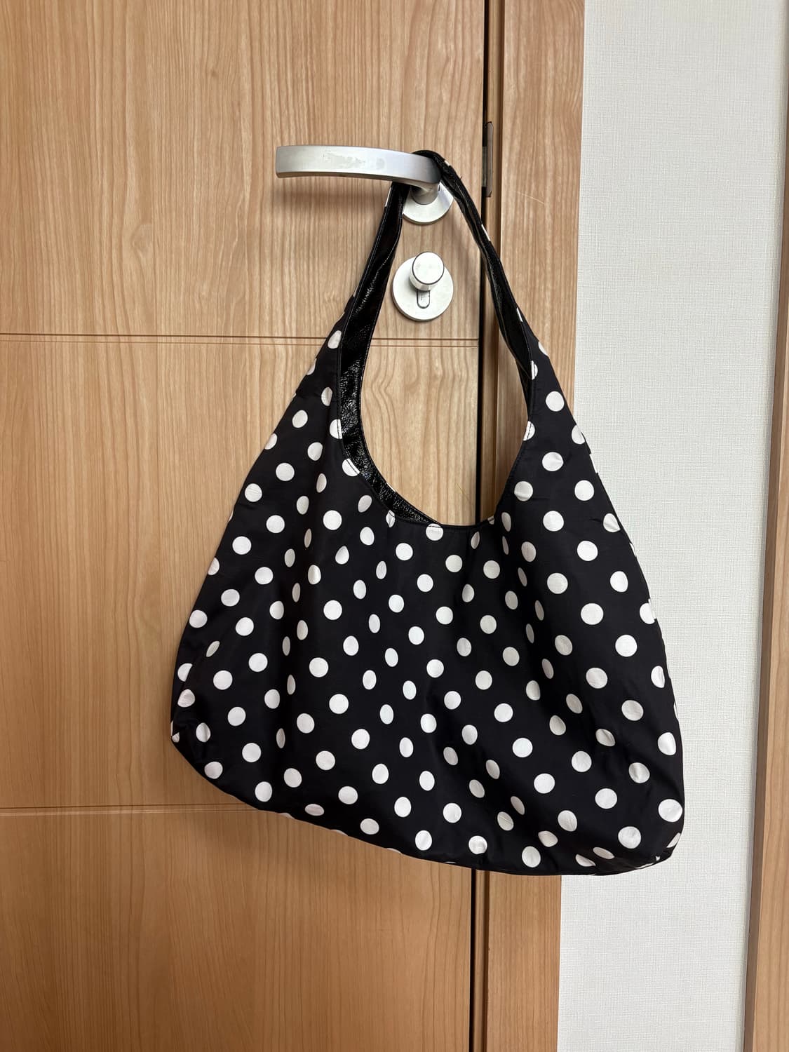 카나리 도트 숄더백 상품이미지1