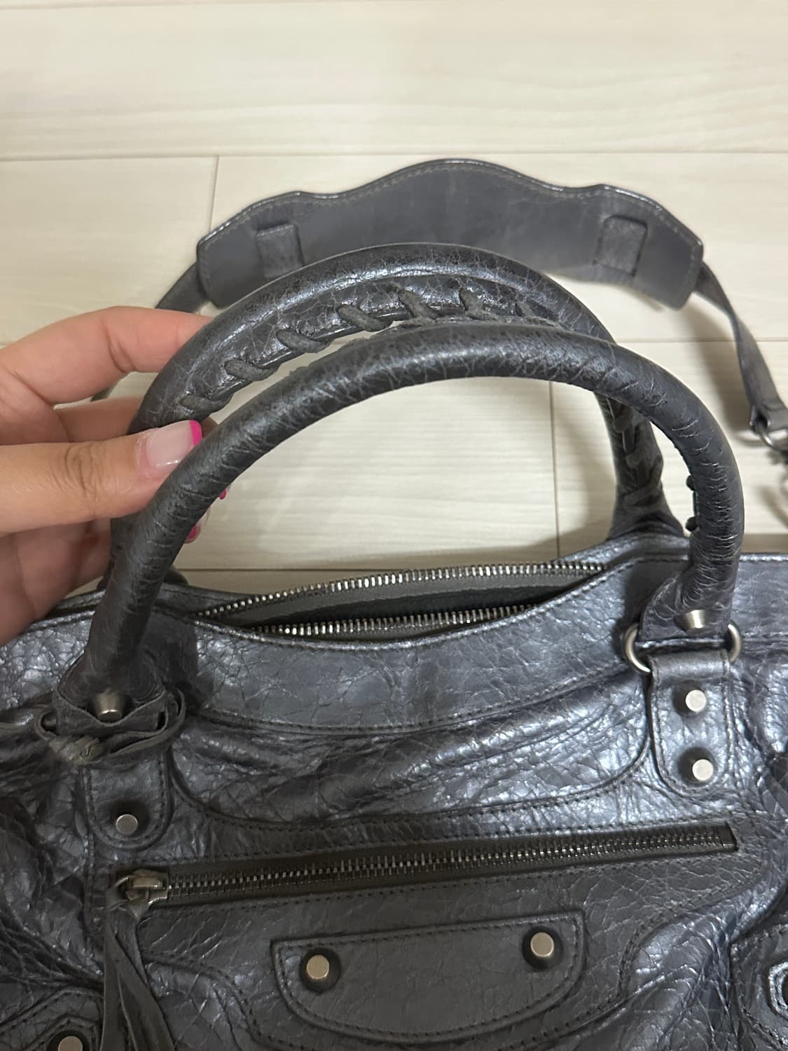 발렌시아가 퍼스트 모터백 스몰 메탈 블루 그레이 상품이미지8