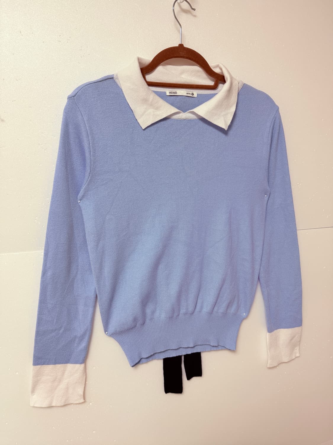 미쏘(MIXXO) 배색 카라 니트 라이트블루 데일리  상품이미지2