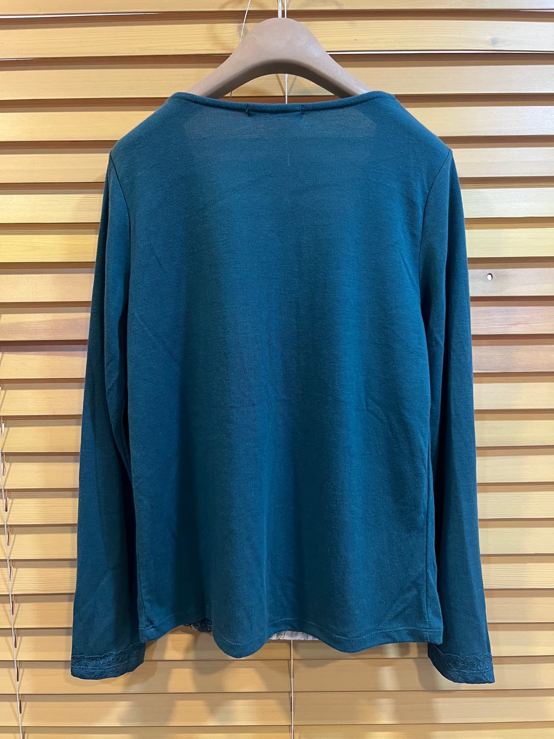 엑시즈팜 AXES femme 여성 그린 진주버튼블라우스 상품이미지3