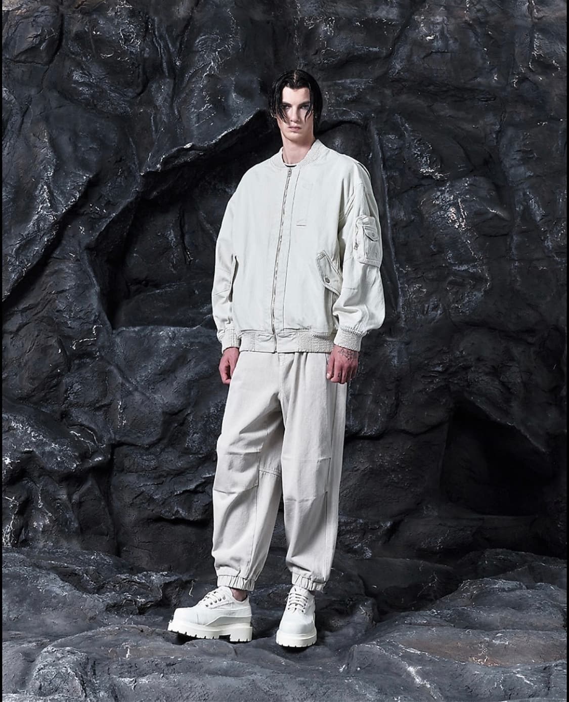 송지오옴므 시그니처 크림진 후드 MA-1 점퍼 상품이미지2