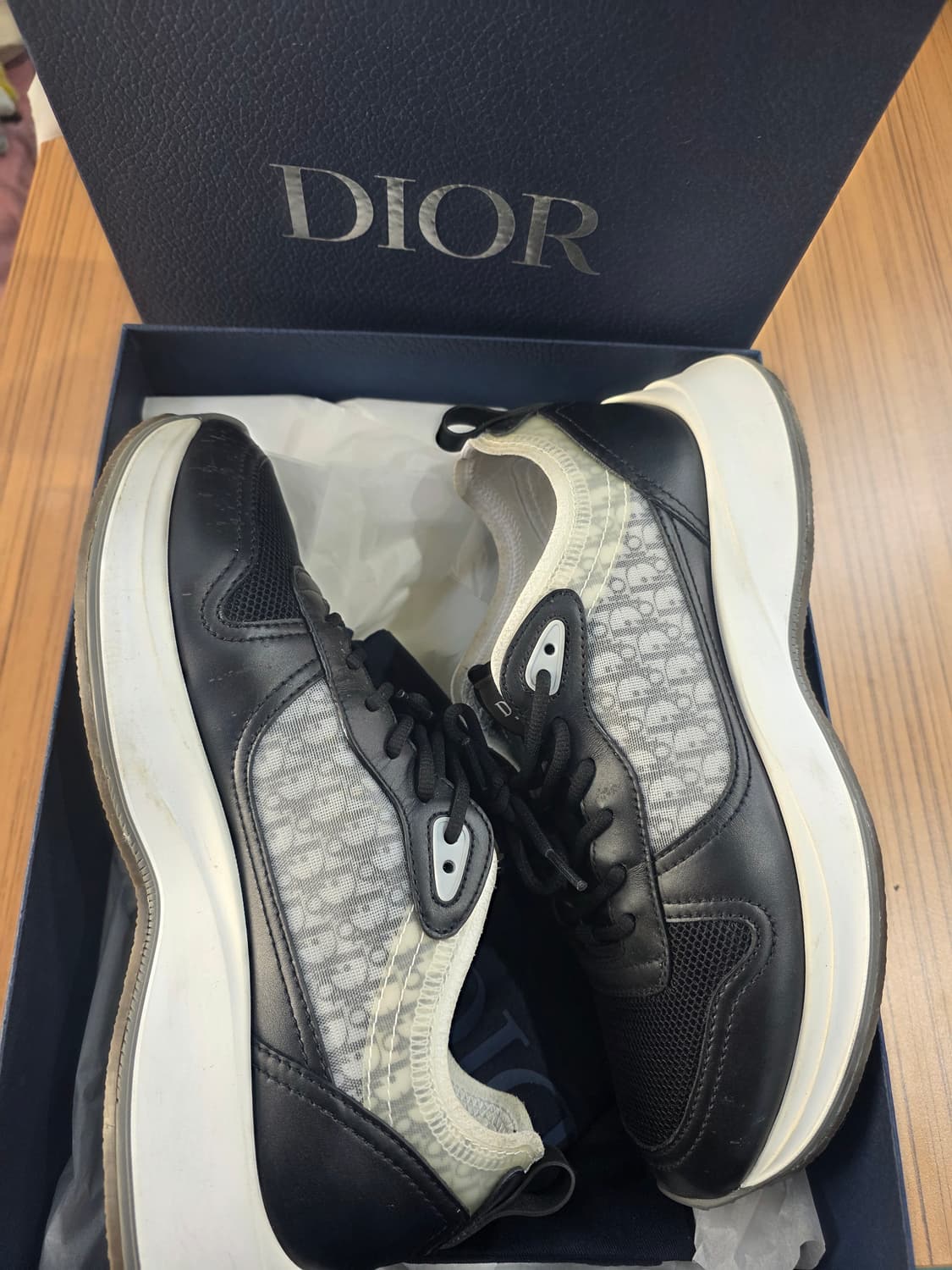 디올 B25 러너 스니커즈 블랙 스웨이드 화이트 41.5사이즈 상품이미지1