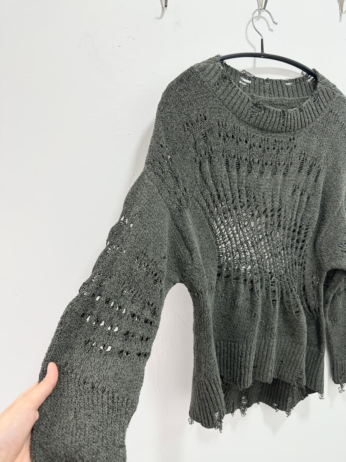 Distressed cut line knit 상품이미지5
