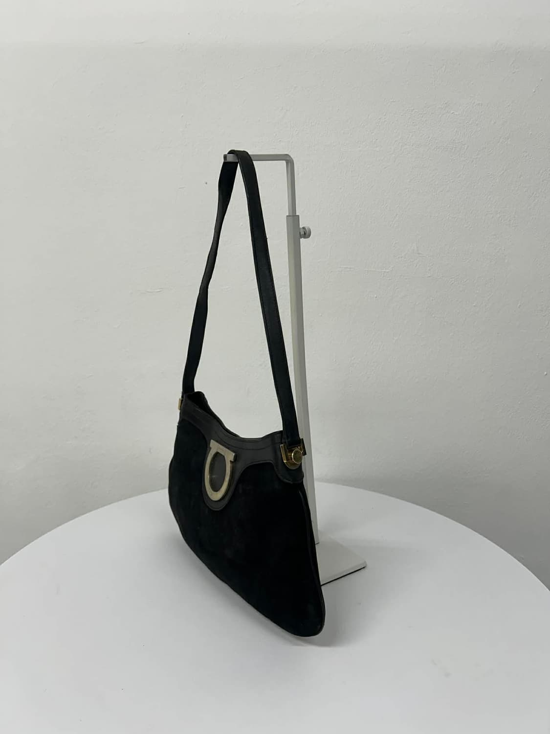 살바토레 페라가모 빅 간치니 스웨이드 가죽 토트백 상품이미지2