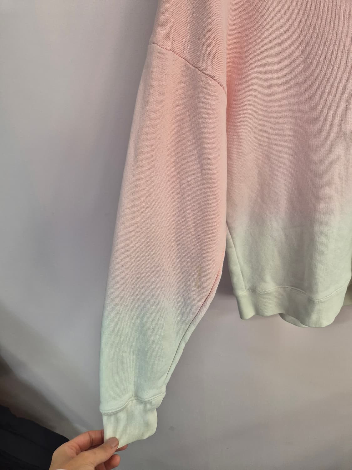 산드로 핑크 그라데이션 맨투맨 티셔츠 상품이미지4