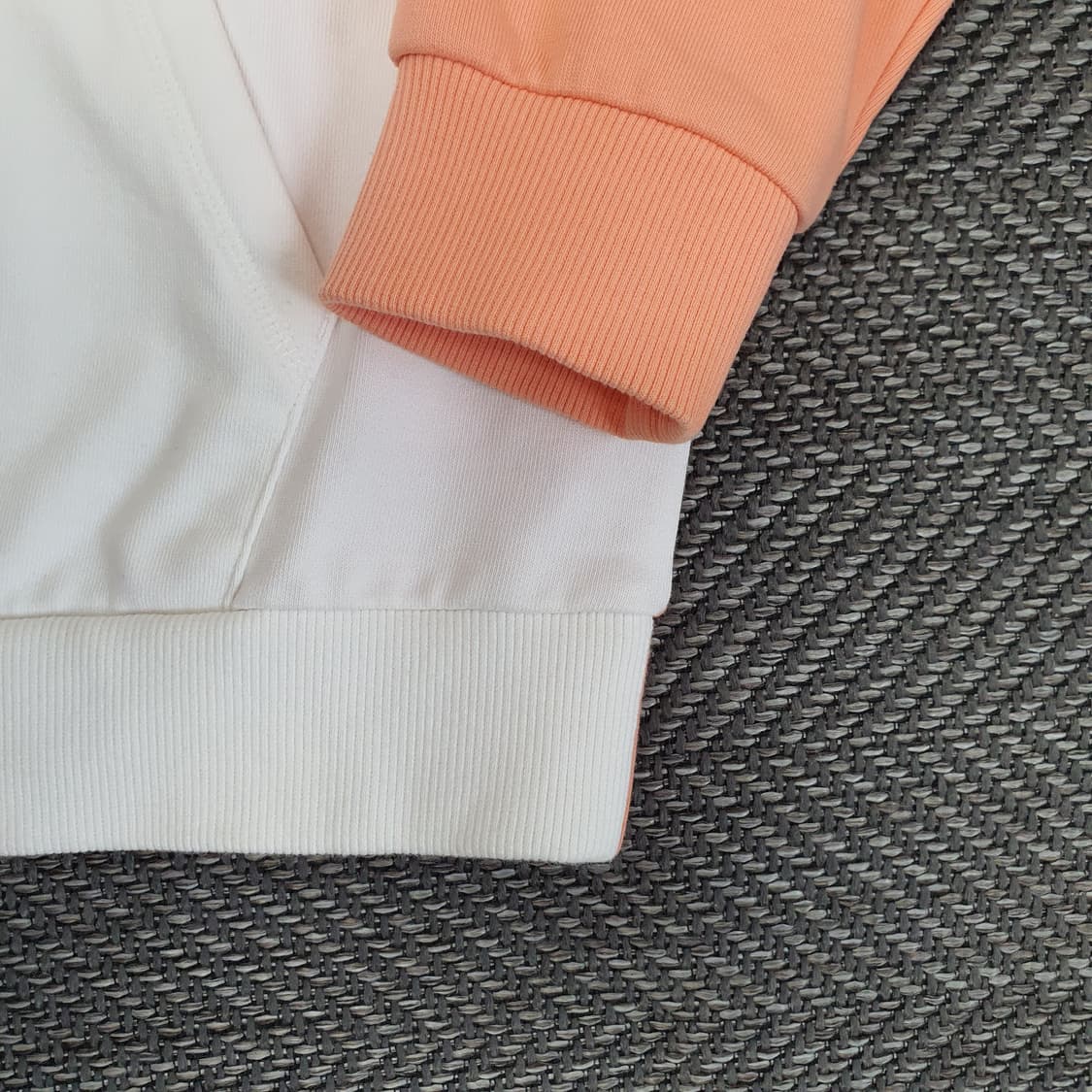 뉴발란스 반집업 맨투맨 남자105 상품이미지4