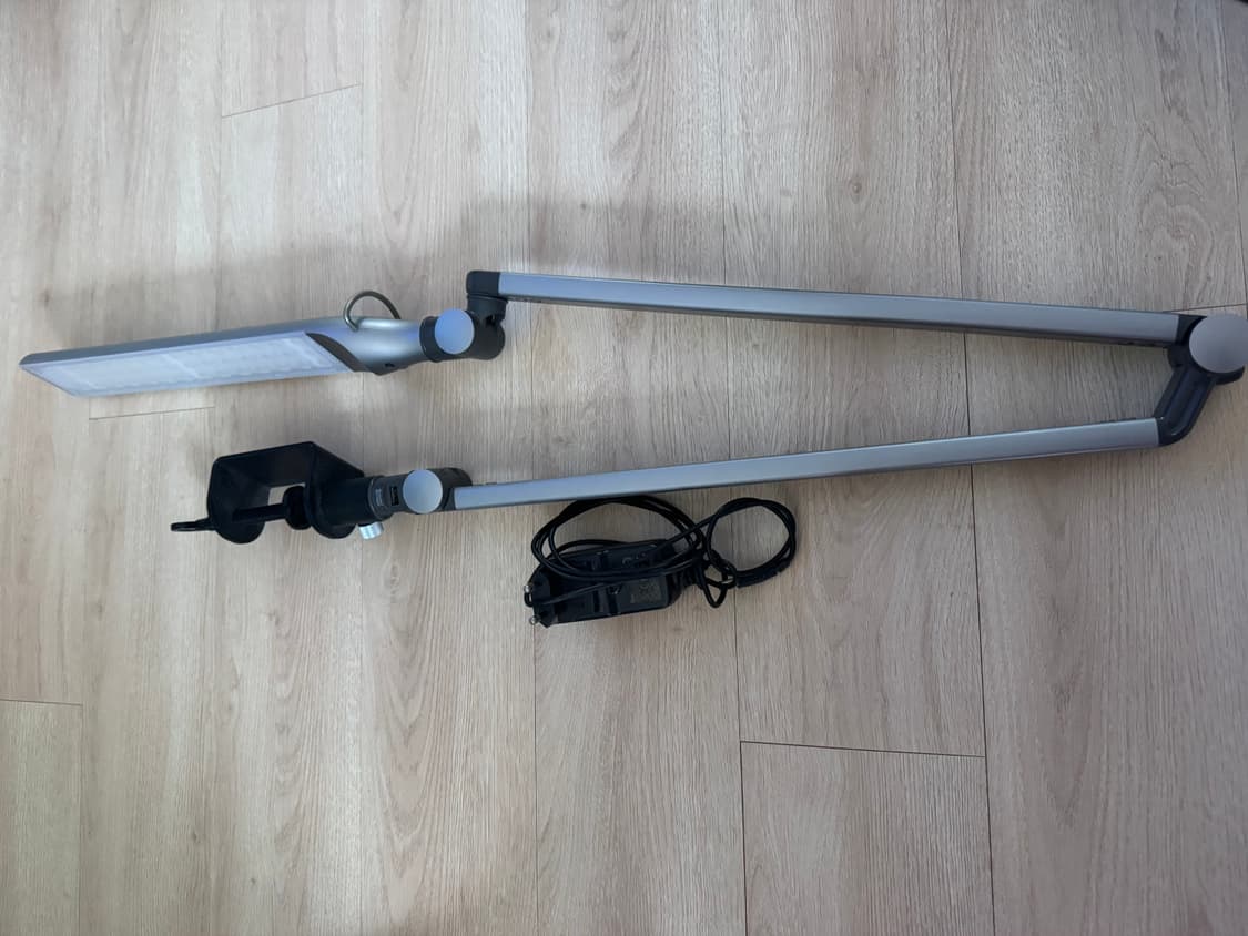 다이아소닉 각도조절 책상 스탠드 조명 상품이미지1