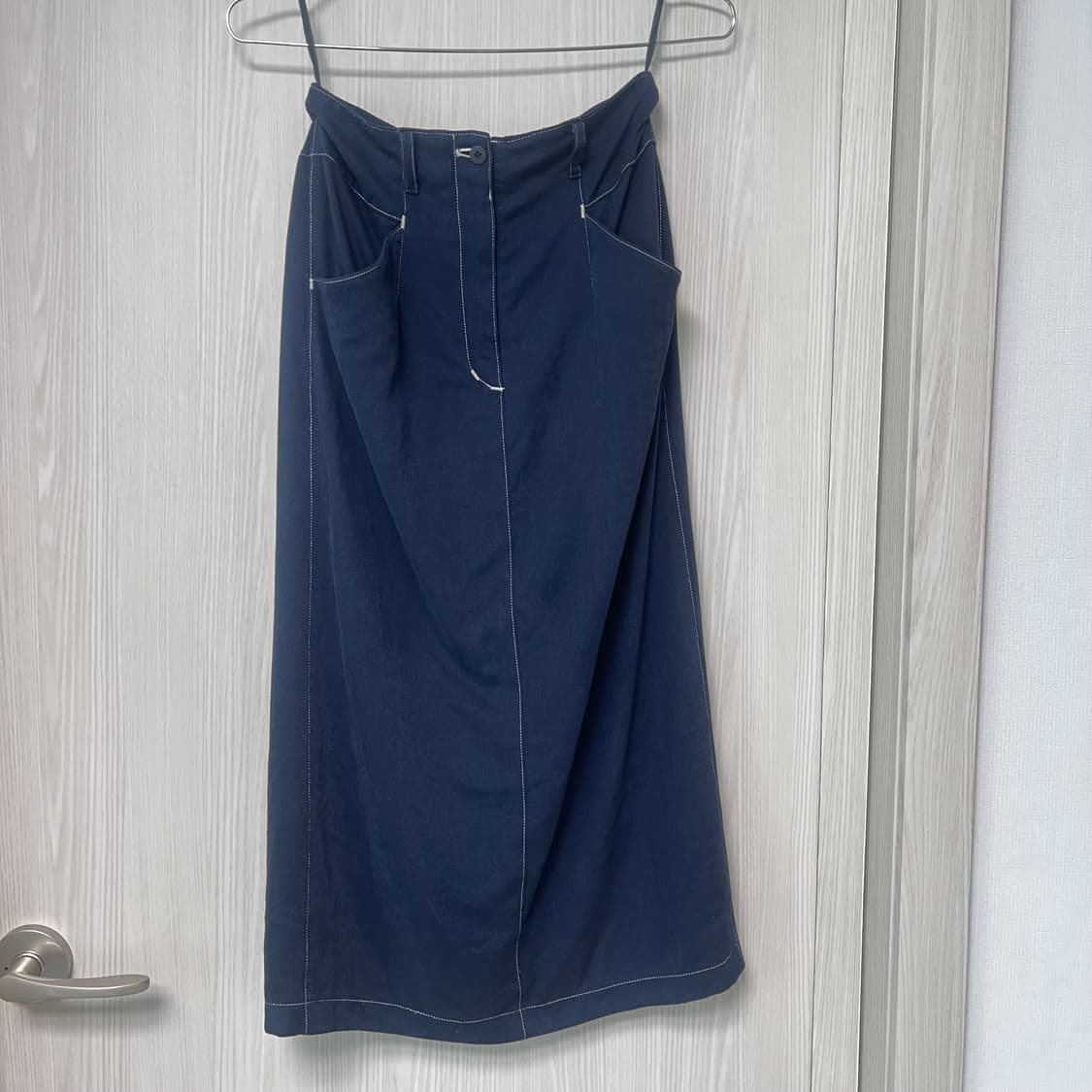 Think 브랜드의 네이비 롱 스커트 상품이미지1