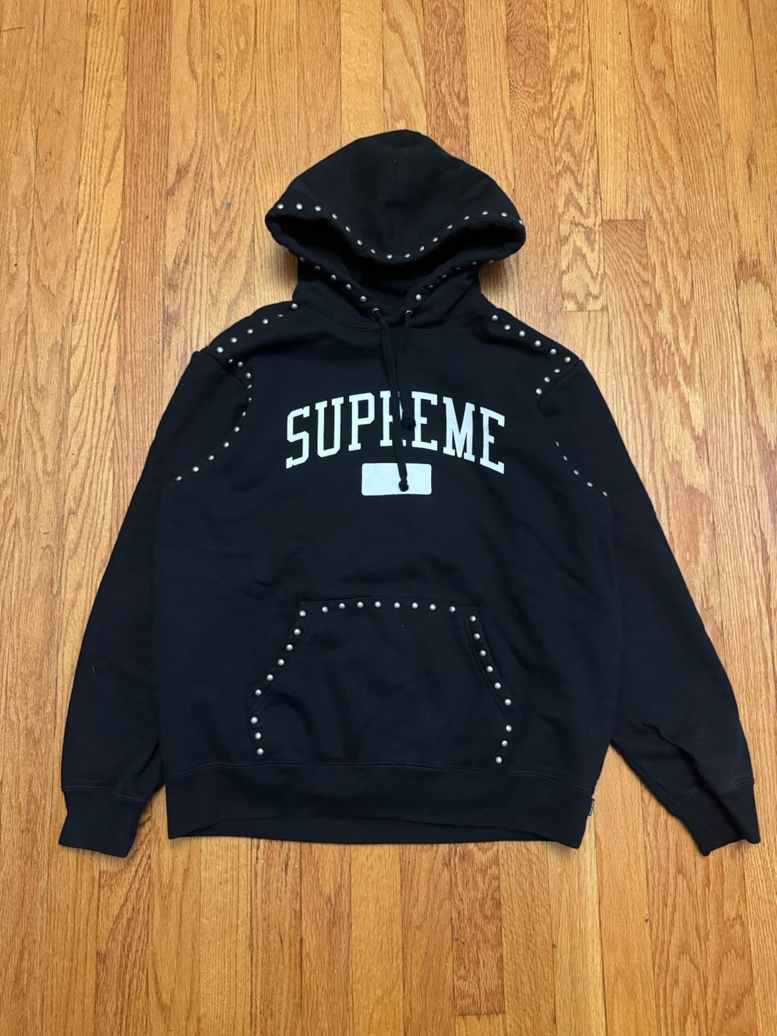 18FW 슈프림 스터디드 후드티 상품이미지1