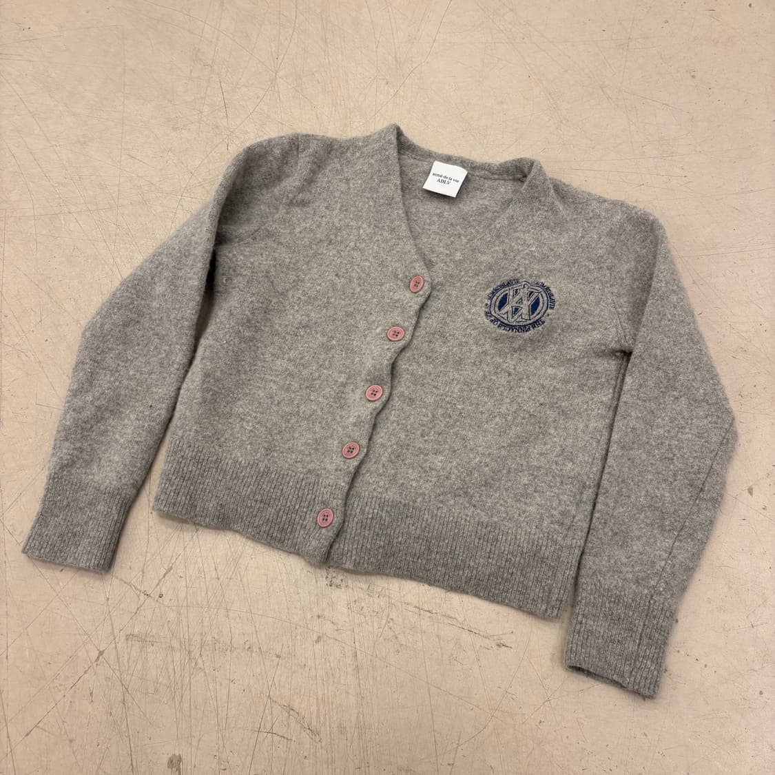 아크메드라비 스몰로고 그레이 니트 가디건 상품이미지1