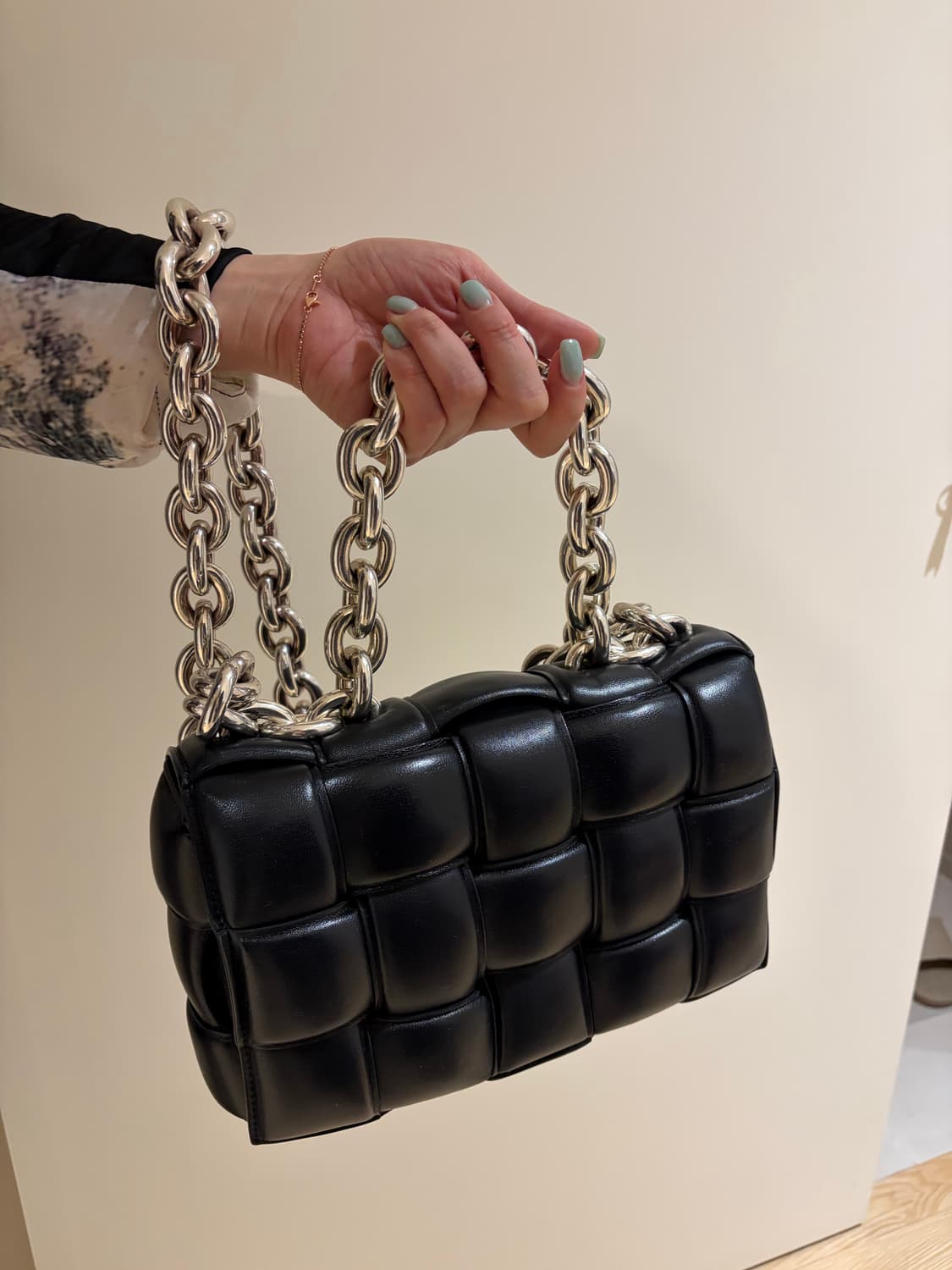 보테가 베네타 인트레치아토 블랙 체인 숄더백 631421 상품이미지1